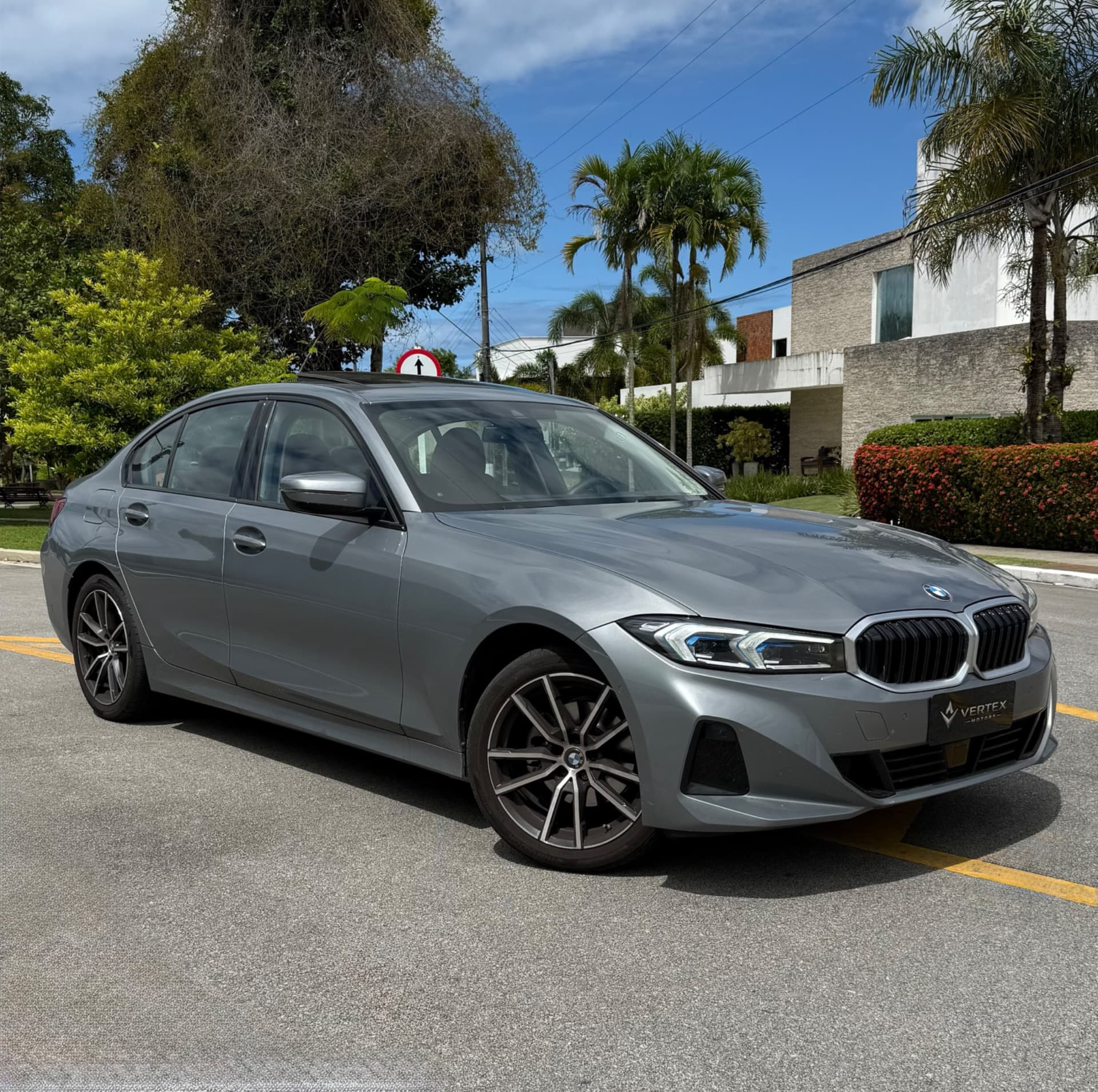 BMW 320i